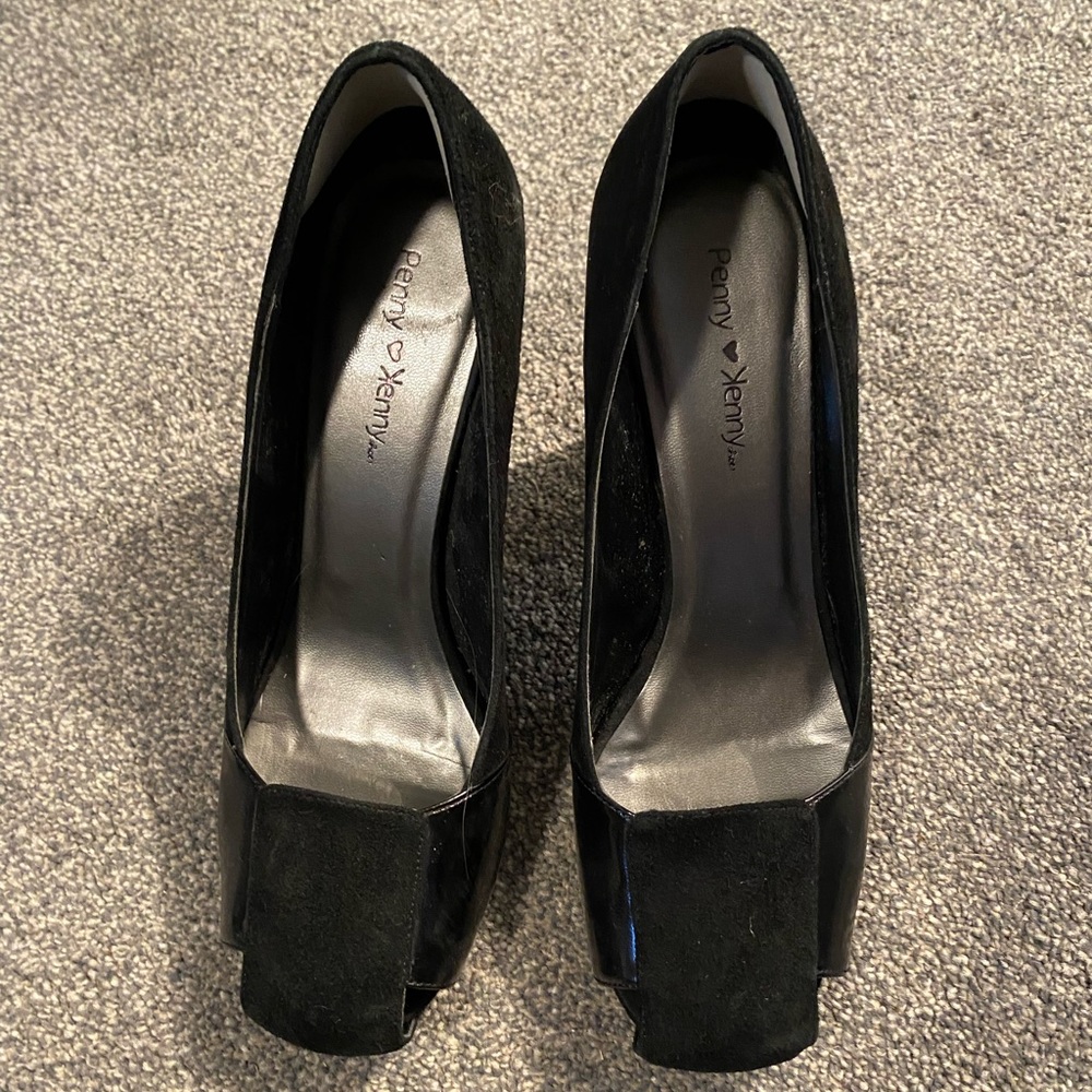 Suede Pumps